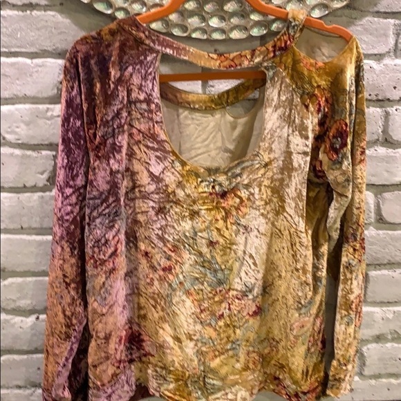 Chaser Keyhole Crushed Velvet Blouse - Picture 7 of 12